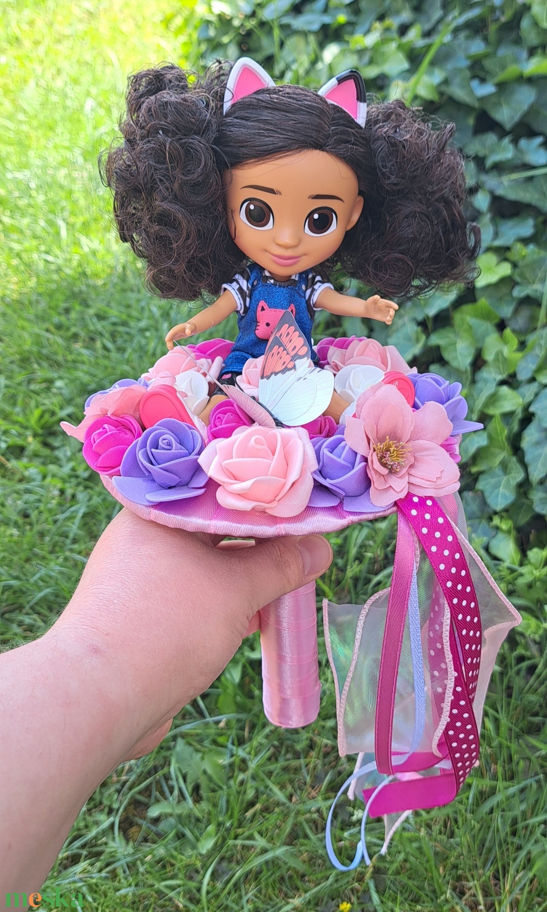 Gabi babaháza ballagási csokor kivehető babával - otthon & életmód - virágdekoráció - virágok - virágcsokor - Meska.hu