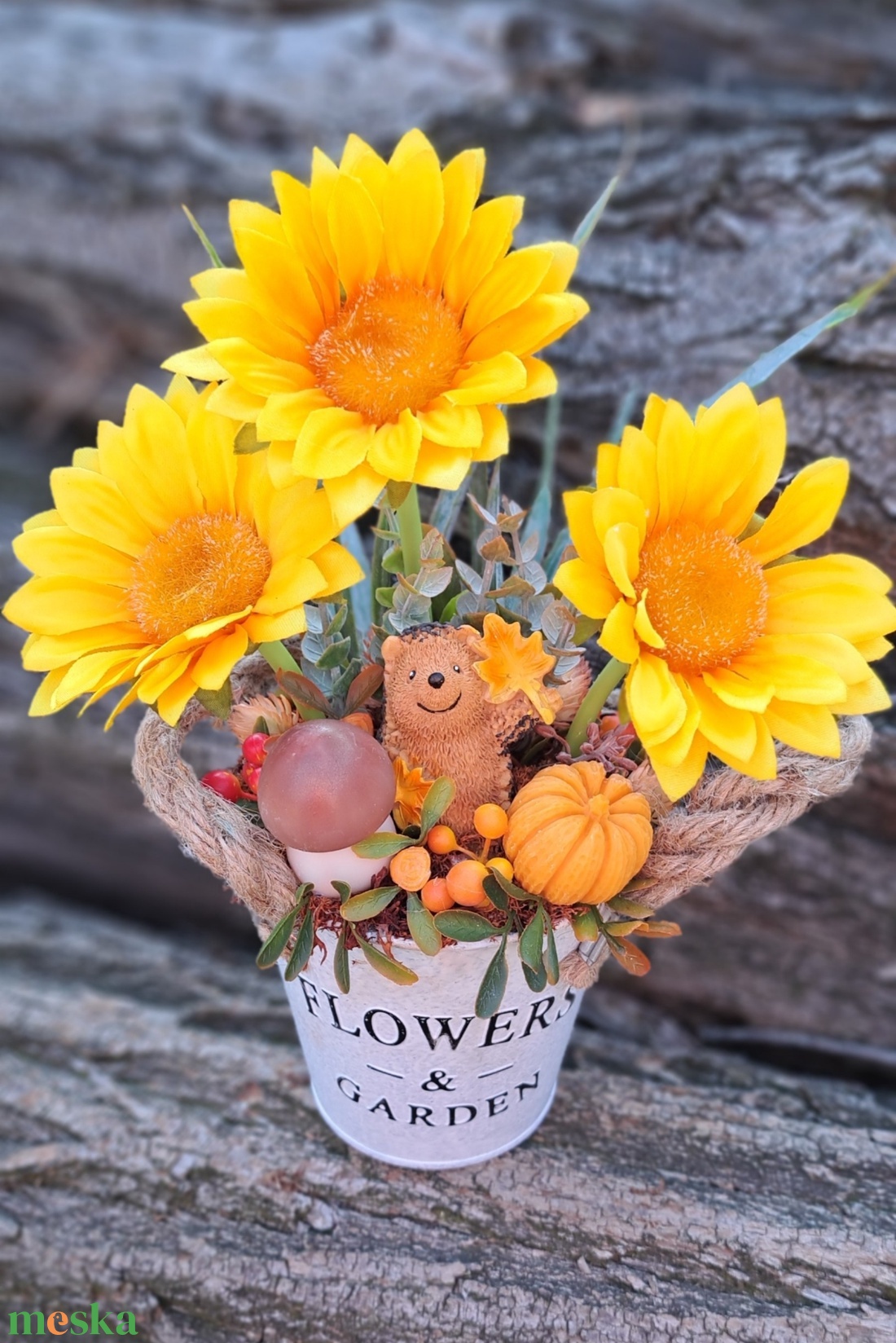 Őszi dekoráció sünivel és napraforgóval - otthon & életmód - dekoráció - asztal és polc dekoráció - asztaldísz - Meska.hu Őszi dekoráció sünivel és napraforgóval - otthon & életmód - dekoráció - asztal és polc dekoráció - asztaldísz - Meska.hu