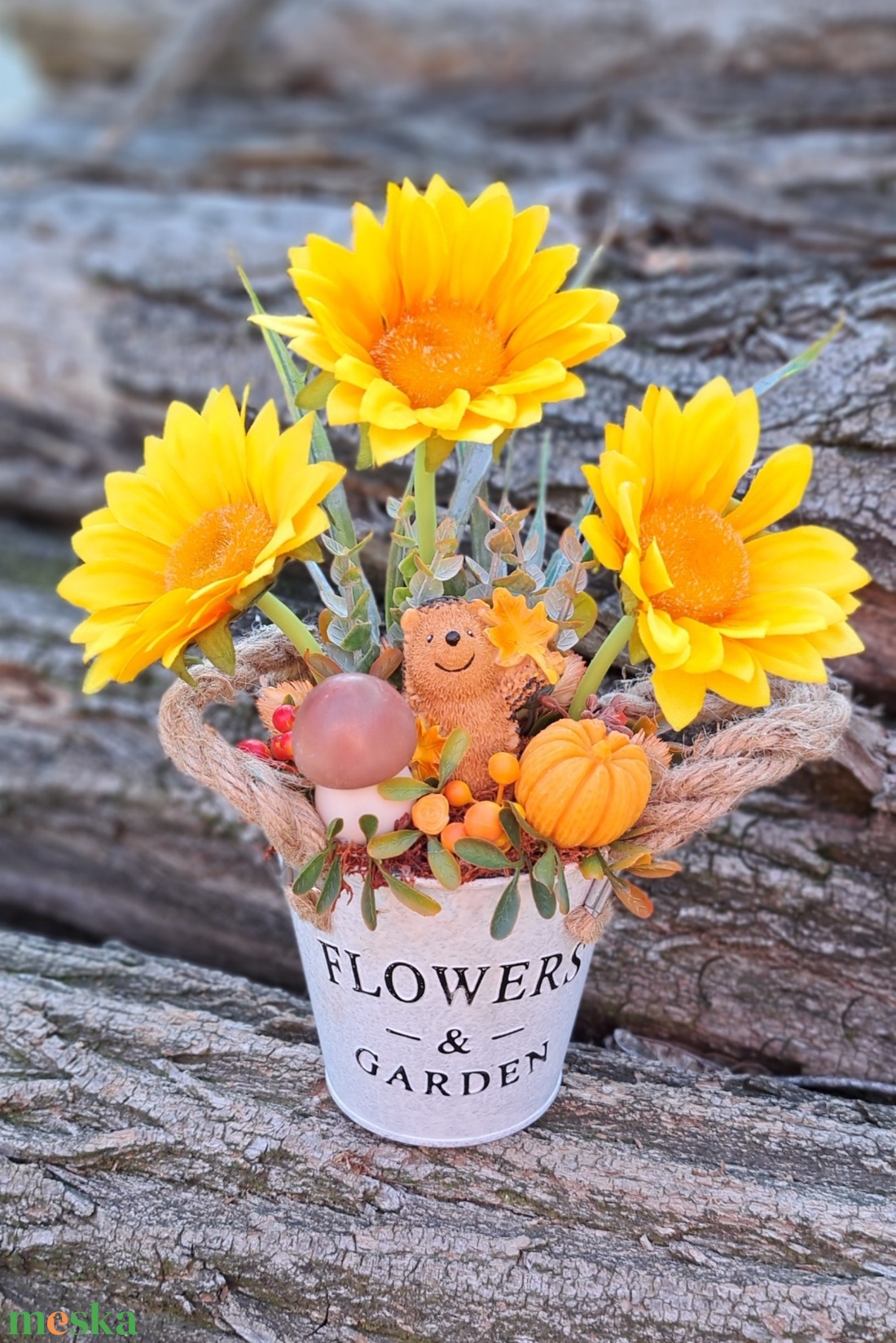 Őszi dekoráció sünivel és napraforgóval - otthon & életmód - dekoráció - asztal és polc dekoráció - asztaldísz - Meska.hu Őszi dekoráció sünivel és napraforgóval - otthon & életmód - dekoráció - asztal és polc dekoráció - asztaldísz - Meska.hu