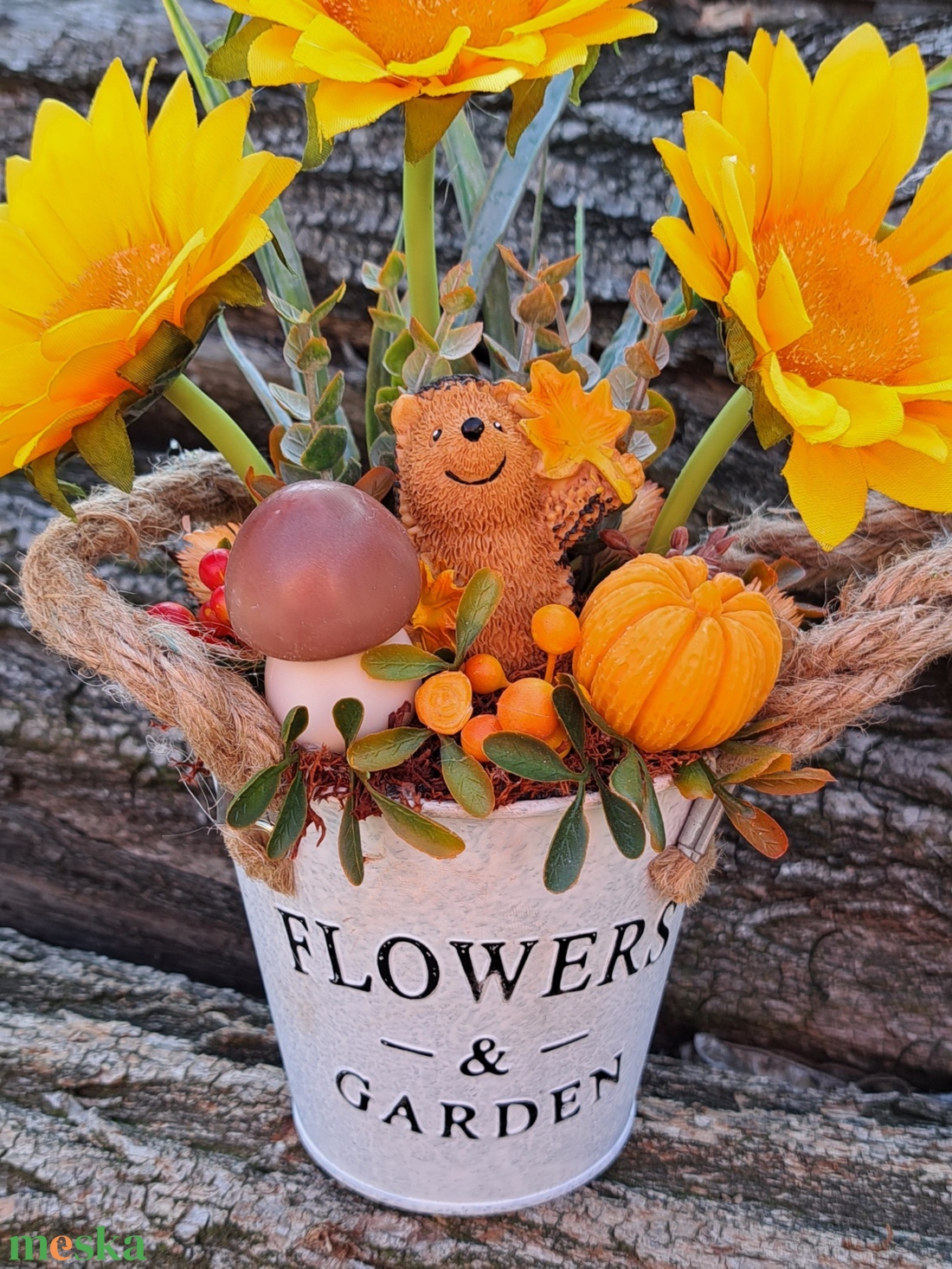 Őszi dekoráció sünivel és napraforgóval - otthon & életmód - dekoráció - asztal és polc dekoráció - asztaldísz - Meska.hu Őszi dekoráció sünivel és napraforgóval - otthon & életmód - dekoráció - asztal és polc dekoráció - asztaldísz - Meska.hu