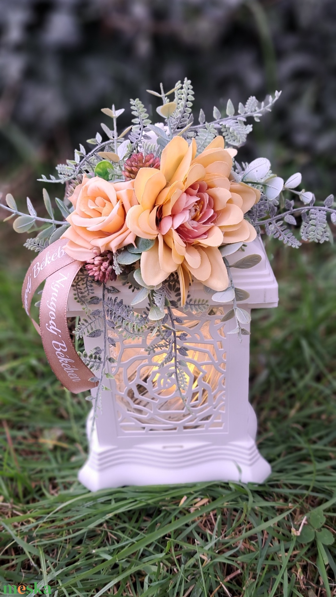 Rózsamintás lámpás LED világítással, virág díszítéssel katedramécses - otthon & életmód - vallás - temetkezési tárgy - sírdísz, kegyeleti dísz - Meska.hu Rózsamintás lámpás LED világítással, virág díszítéssel katedramécses - otthon & életmód - vallás - temetkezési tárgy - sírdísz, kegyeleti dísz - Meska.hu