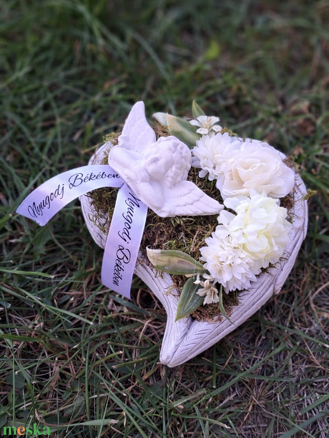 Sírdísz szív alakú kőkaspóban - otthon & életmód - vallás - temetkezési tárgy - sírdísz, kegyeleti dísz - Meska.hu Sírdísz szív alakú kőkaspóban - otthon & életmód - vallás - temetkezési tárgy - sírdísz, kegyeleti dísz - Meska.hu