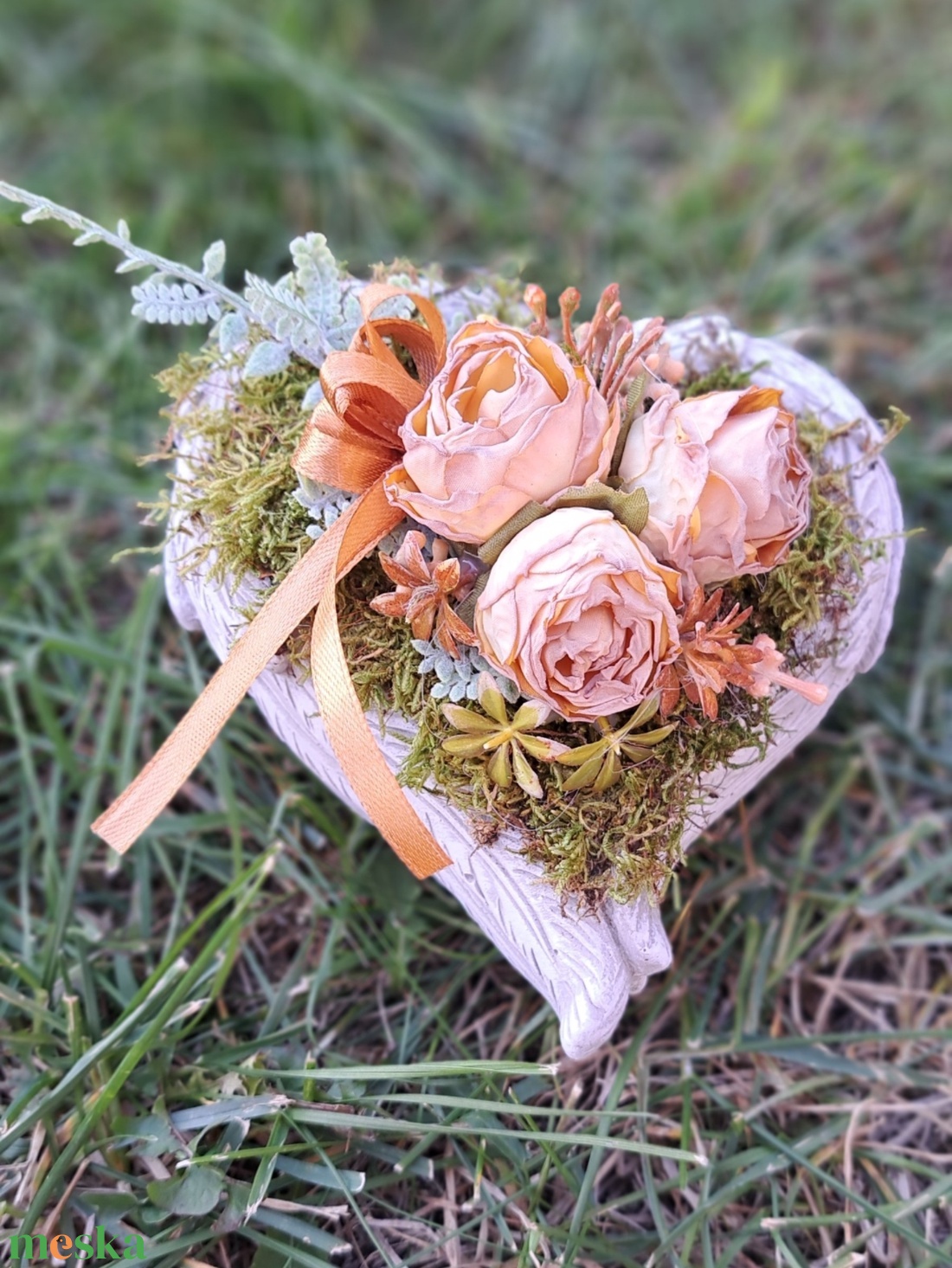 Sírdísz szív alakú kőkaspóban - otthon & életmód - vallás - temetkezési tárgy - sírdísz, kegyeleti dísz - Meska.hu Sírdísz szív alakú kőkaspóban - otthon & életmód - vallás - temetkezési tárgy - sírdísz, kegyeleti dísz - Meska.hu