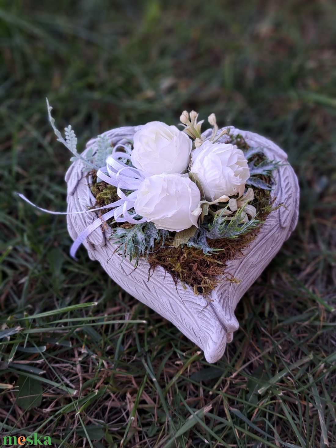 Sírdísz szív alakú kőkaspóban - otthon & életmód - vallás - temetkezési tárgy - sírdísz, kegyeleti dísz - Meska.hu Sírdísz szív alakú kőkaspóban - otthon & életmód - vallás - temetkezési tárgy - sírdísz, kegyeleti dísz - Meska.hu