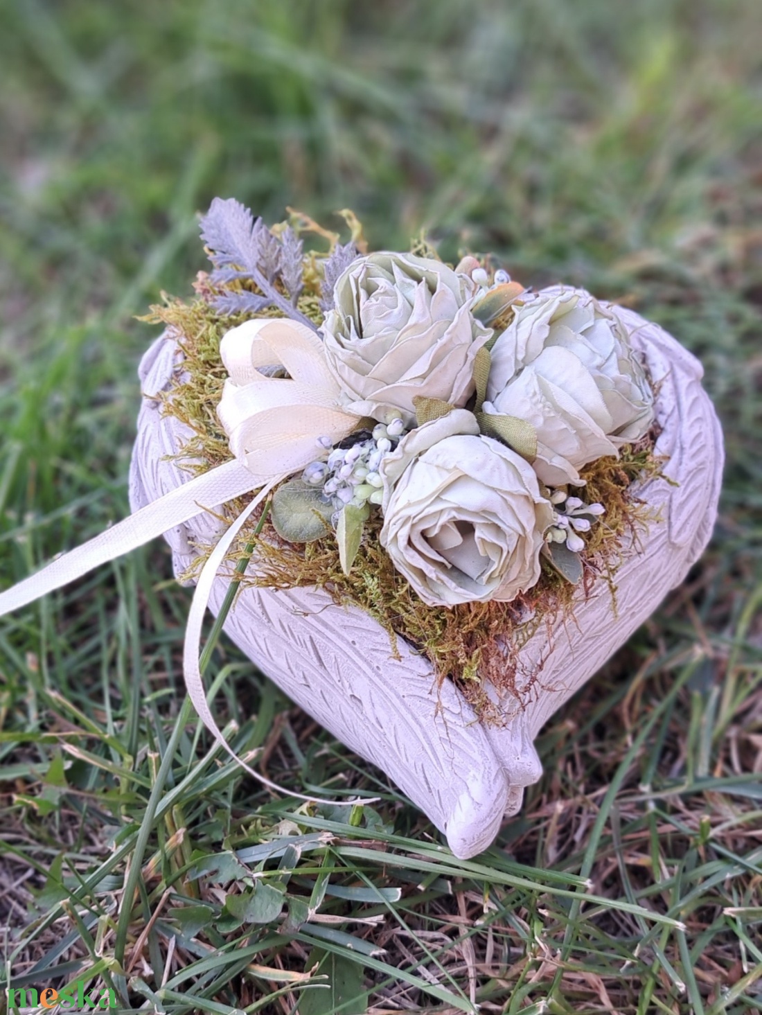 Sírdísz szív alakú kőkaspóban - otthon & életmód - vallás - temetkezési tárgy - sírdísz, kegyeleti dísz - Meska.hu Sírdísz szív alakú kőkaspóban - otthon & életmód - vallás - temetkezési tárgy - sírdísz, kegyeleti dísz - Meska.hu