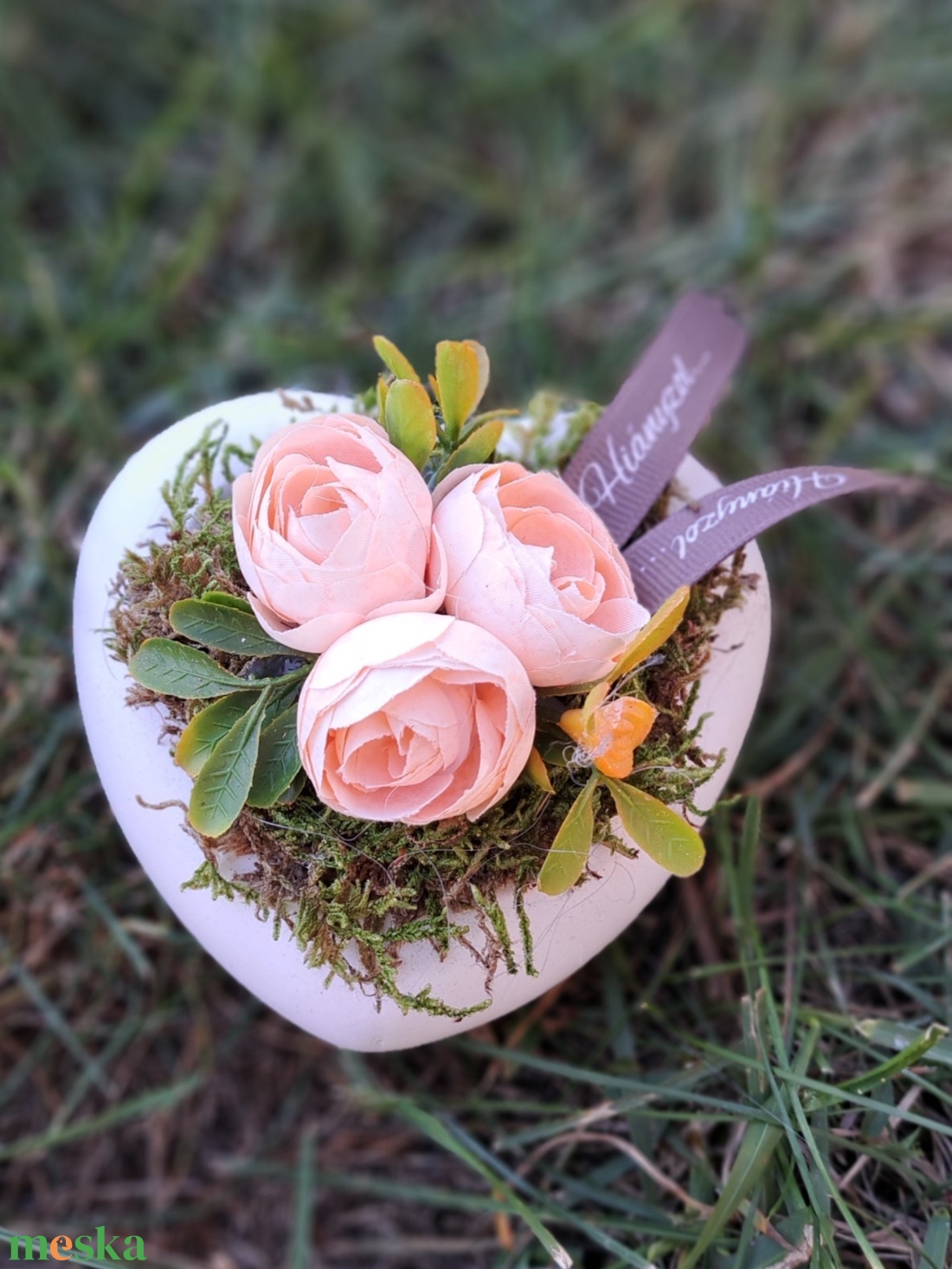 Sírdísz szív alakú kőkaspóban - otthon & életmód - vallás - temetkezési tárgy - sírdísz, kegyeleti dísz - Meska.hu Sírdísz szív alakú kőkaspóban - otthon & életmód - vallás - temetkezési tárgy - sírdísz, kegyeleti dísz - Meska.hu