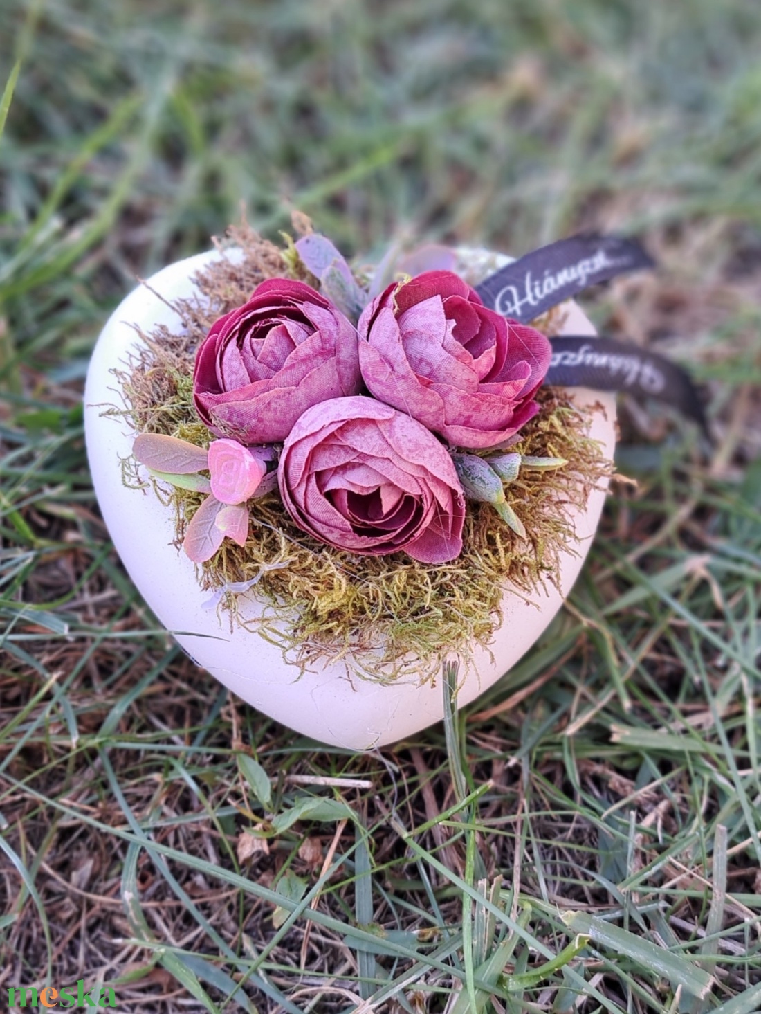 Sírdísz szív alakú kőkaspóban - otthon & életmód - vallás - temetkezési tárgy - sírdísz, kegyeleti dísz - Meska.hu Sírdísz szív alakú kőkaspóban - otthon & életmód - vallás - temetkezési tárgy - sírdísz, kegyeleti dísz - Meska.hu