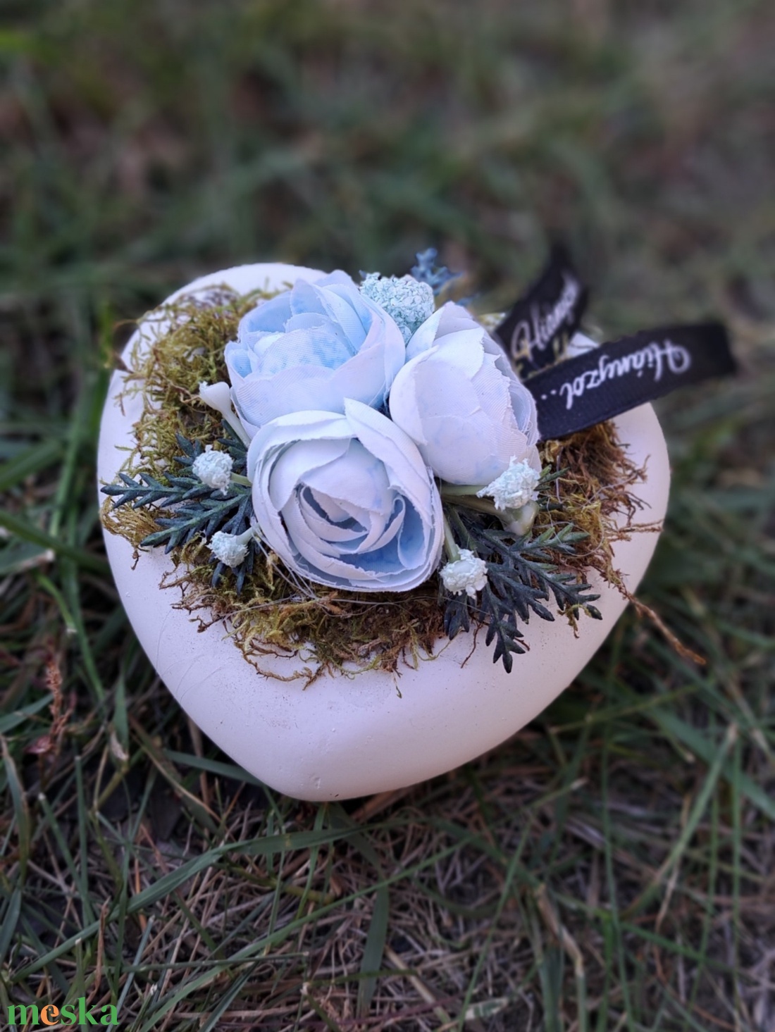 Sírdísz szív alakú kőkaspóban - otthon & életmód - vallás - temetkezési tárgy - sírdísz, kegyeleti dísz - Meska.hu Sírdísz szív alakú kőkaspóban - otthon & életmód - vallás - temetkezési tárgy - sírdísz, kegyeleti dísz - Meska.hu