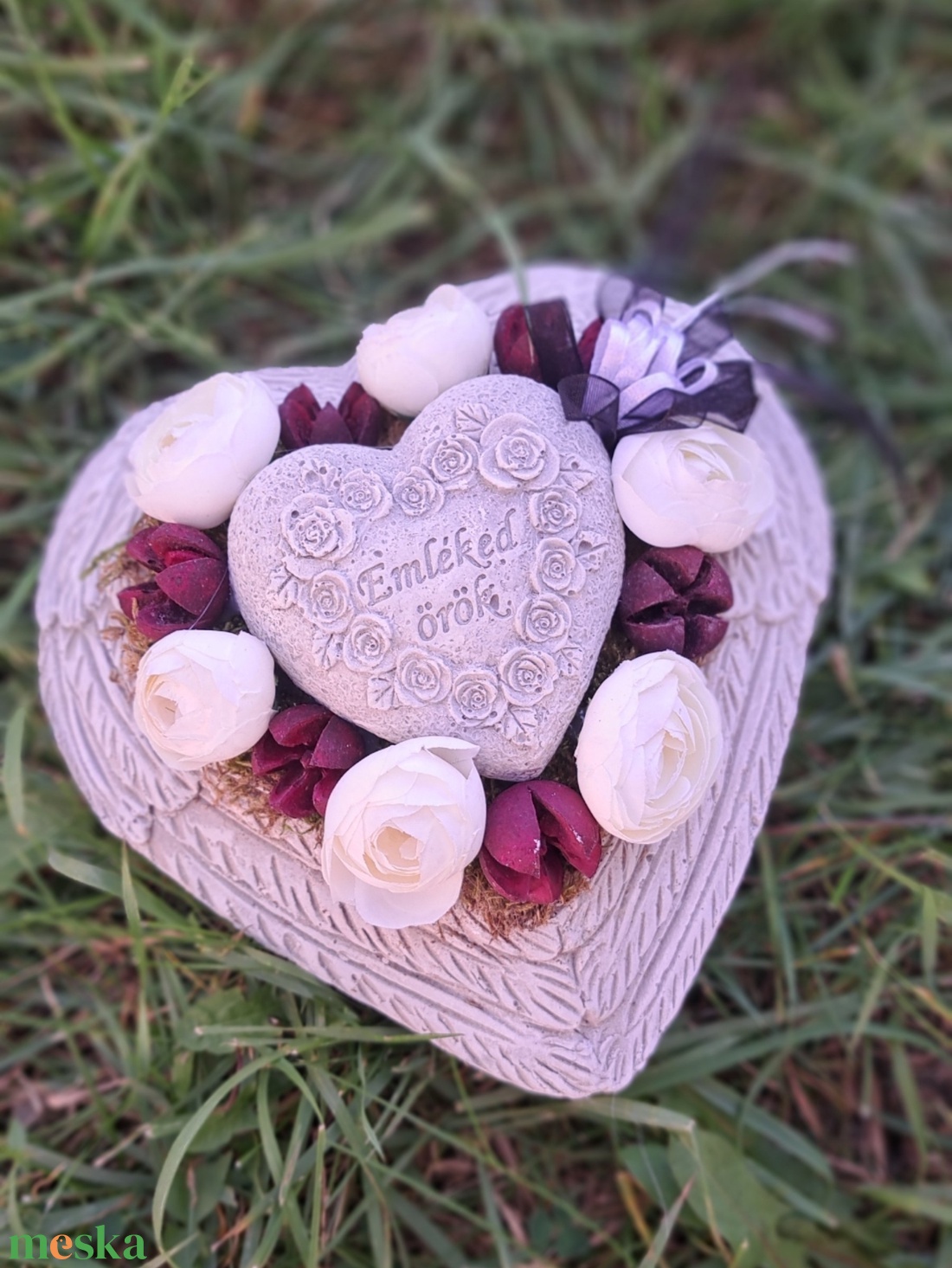 Sírdísz szív alakú kőkaspóban - otthon & életmód - vallás - temetkezési tárgy - sírdísz, kegyeleti dísz - Meska.hu Sírdísz szív alakú kőkaspóban - otthon & életmód - vallás - temetkezési tárgy - sírdísz, kegyeleti dísz - Meska.hu