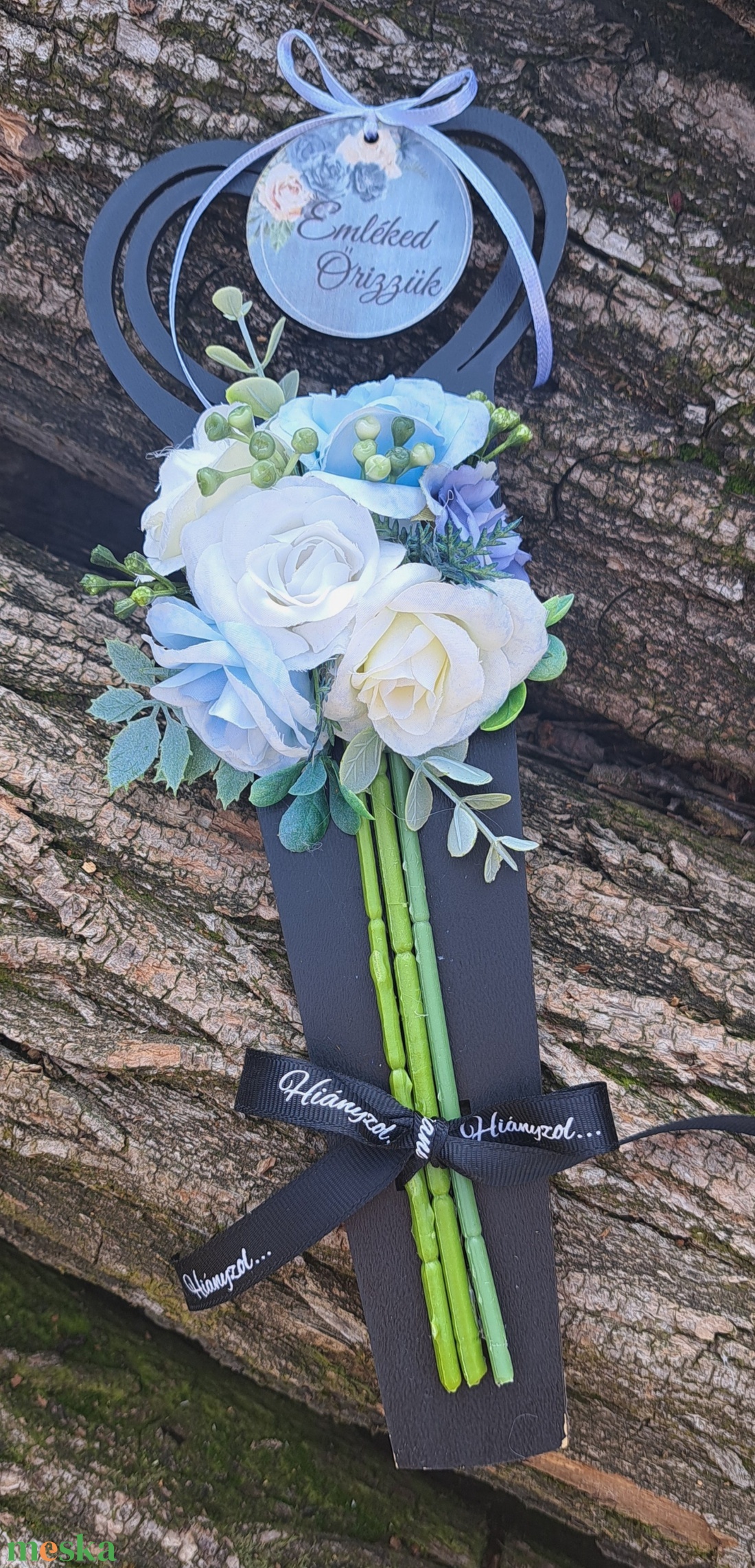 Sírdísz virágcsokorral - otthon & életmód - vallás - temetkezési tárgy - sírdísz, kegyeleti dísz - Meska.hu Sírdísz virágcsokorral - otthon & életmód - vallás - temetkezési tárgy - sírdísz, kegyeleti dísz - Meska.hu