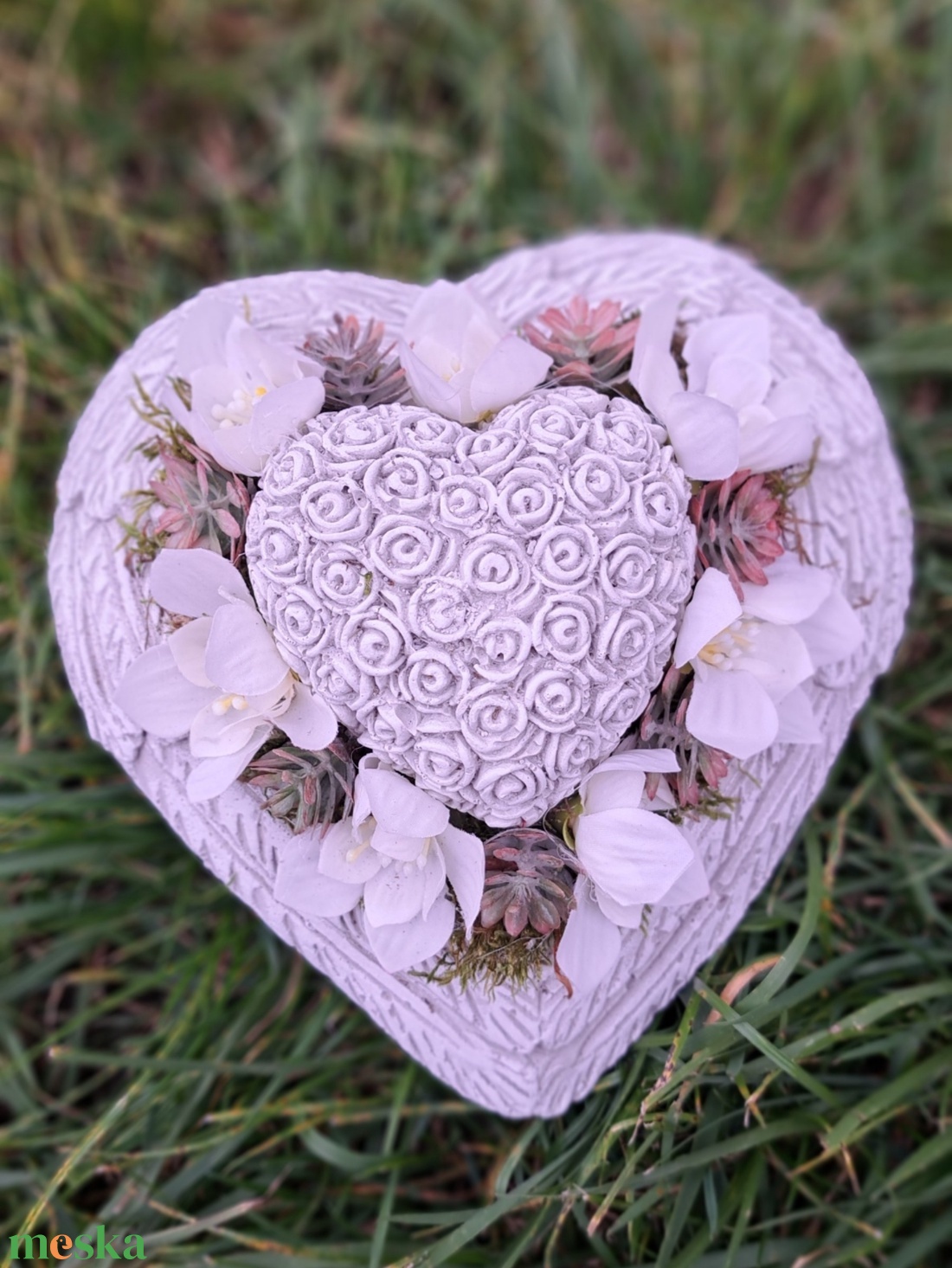 Sírdísz szív alakú kőkaspóban - otthon & életmód - vallás - temetkezési tárgy - sírdísz, kegyeleti dísz - Meska.hu