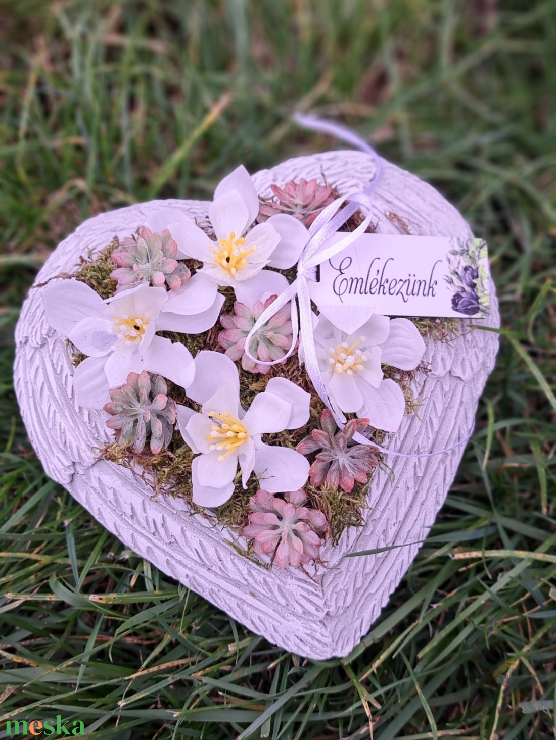 Sírdísz szív alakú kőkaspóban - otthon & életmód - vallás - temetkezési tárgy - sírdísz, kegyeleti dísz - Meska.hu