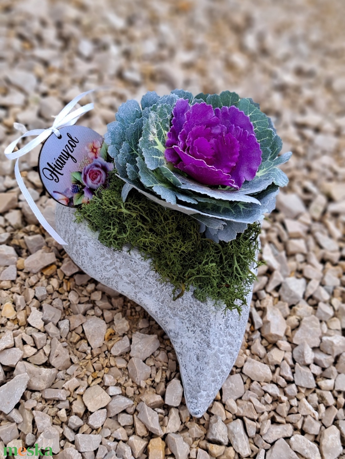 Sírdísz szív alakú kőkaspóban - otthon & életmód - vallás - temetkezési tárgy - sírdísz, kegyeleti dísz - Meska.hu