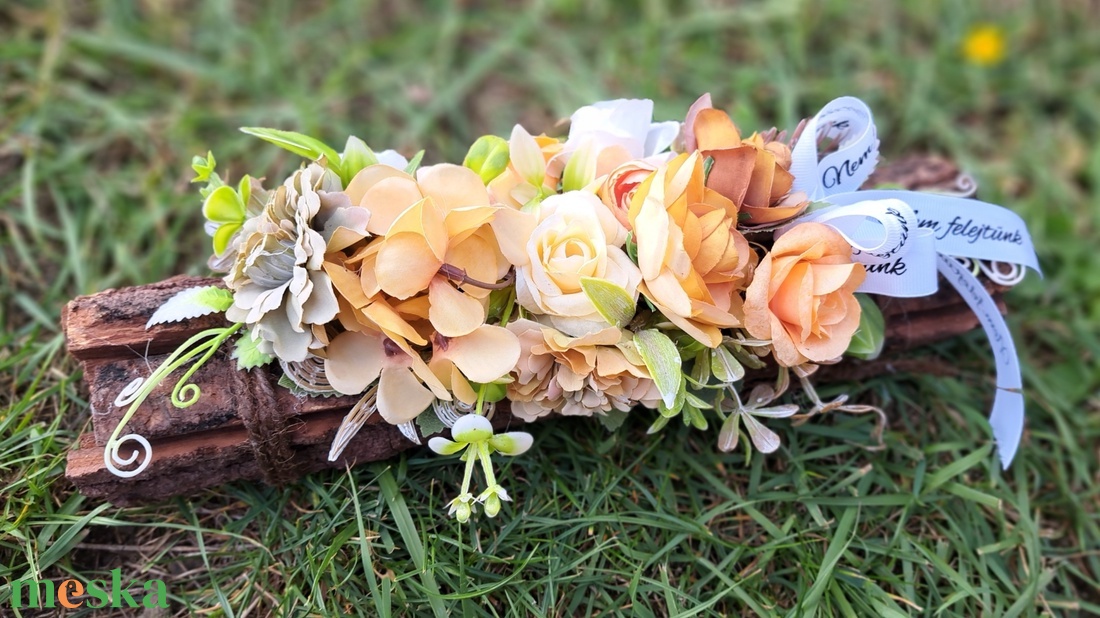 Kegyeleti sírdísz fakéreg alapon - otthon & életmód - vallás - temetkezési tárgy - sírdísz, kegyeleti dísz - Meska.hu