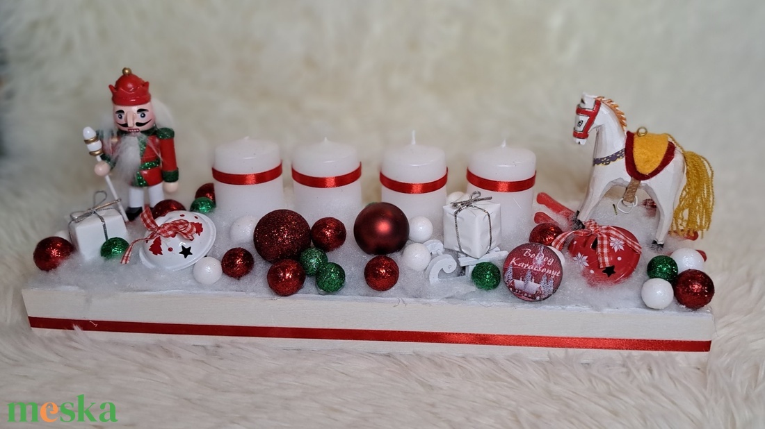 Gyertyás adventi asztaldísz klasszikus zöld-fehér-piros színekben - karácsony - adventi díszek - adventi asztaldísz - Meska.hu