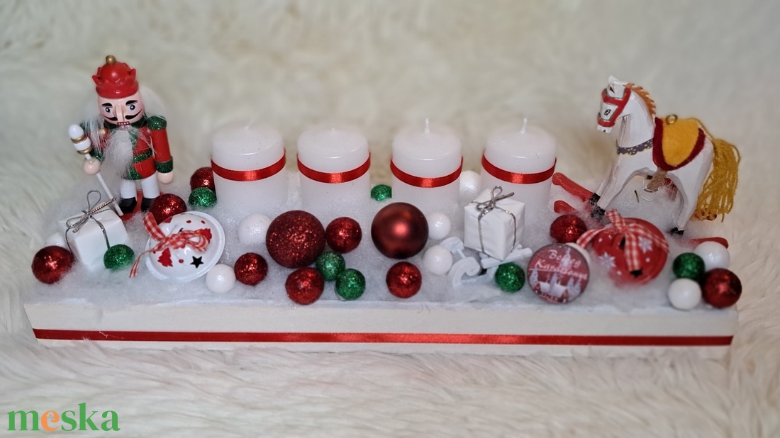 Gyertyás adventi asztaldísz klasszikus zöld-fehér-piros színekben - karácsony - adventi díszek - adventi asztaldísz - Meska.hu
