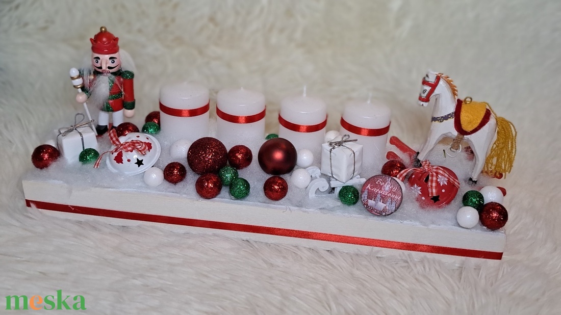 Gyertyás adventi asztaldísz klasszikus zöld-fehér-piros színekben - karácsony - adventi díszek - adventi asztaldísz - Meska.hu