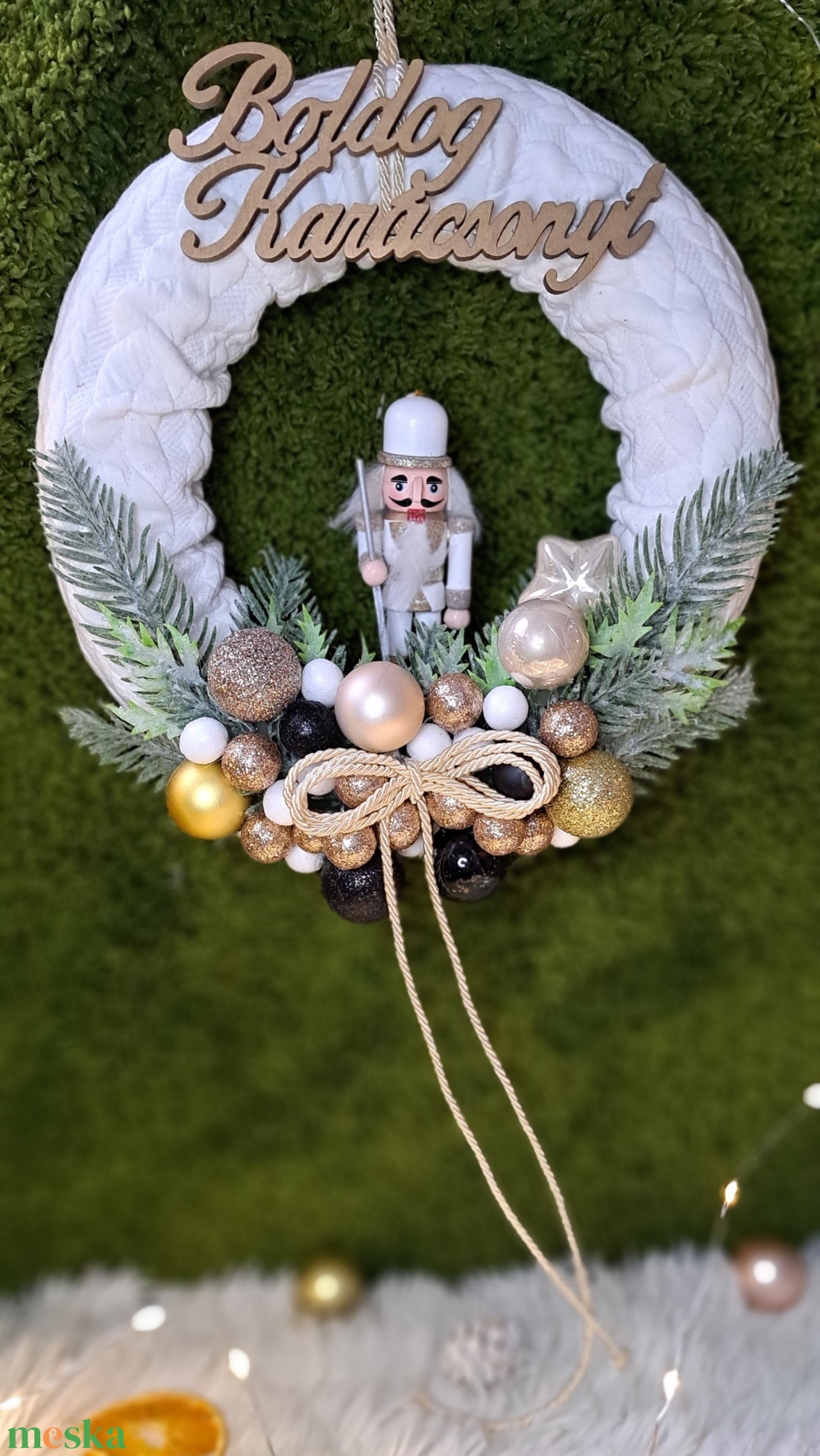 Diótörő kopogtató kötött alapon - karácsony - adventi díszek - adventi ajtódísz - Meska.hu