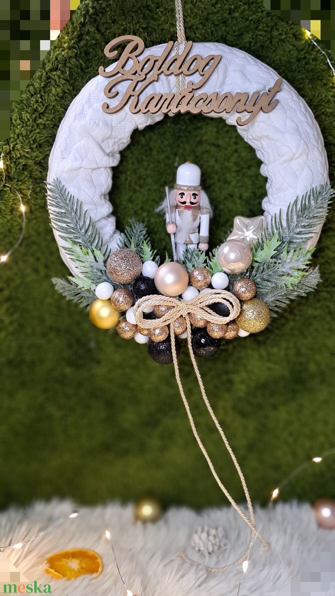 Diótörő kopogtató kötött alapon - karácsony - adventi díszek - adventi ajtódísz - Meska.hu