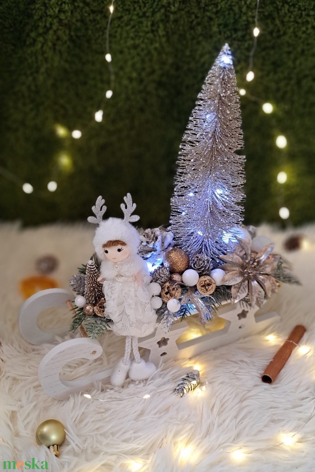 Szánkós asztaldísz arany-fehér színben - karácsony - adventi díszek - adventi asztaldísz - Meska.hu