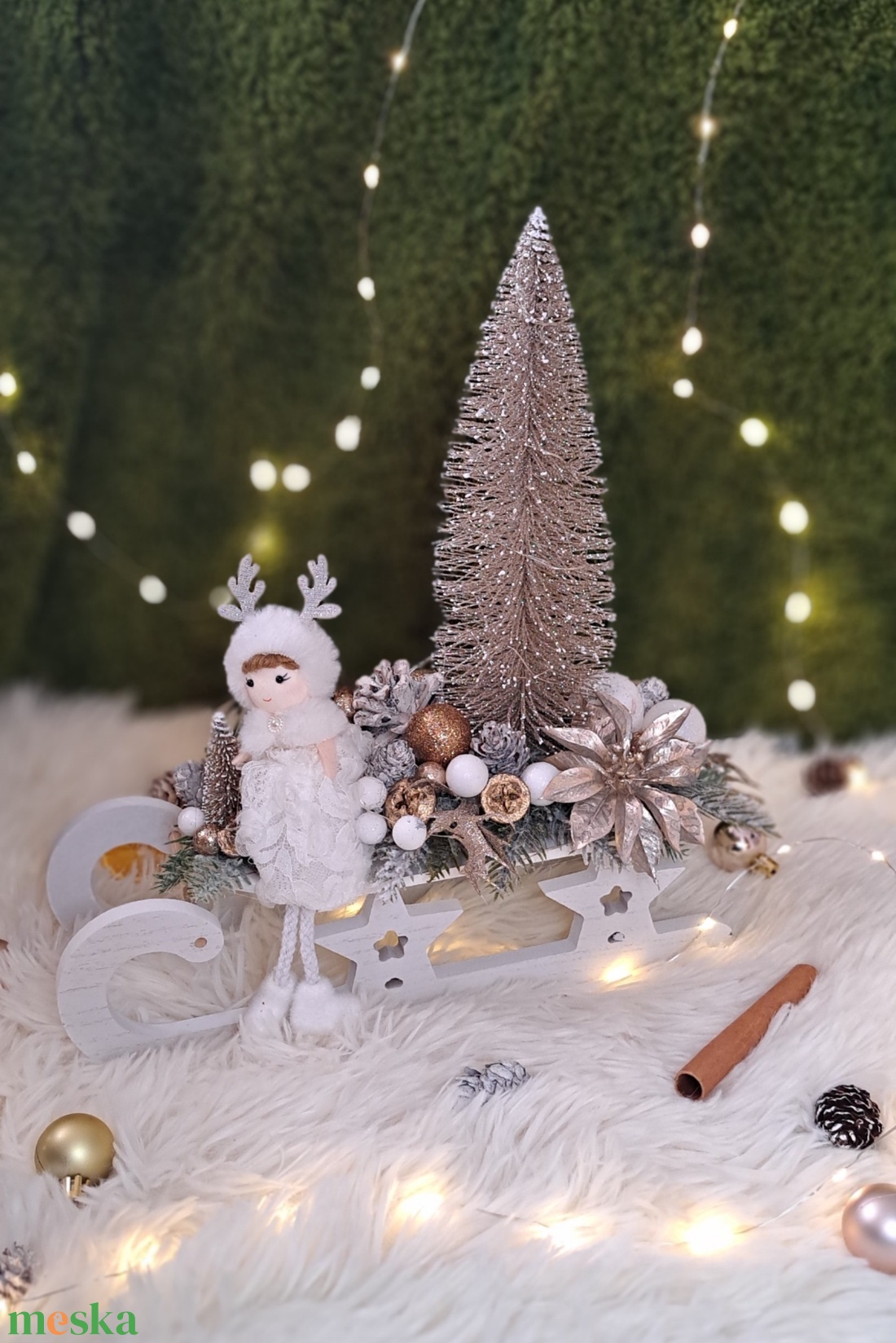 Szánkós asztaldísz arany-fehér színben - karácsony - adventi díszek - adventi asztaldísz - Meska.hu