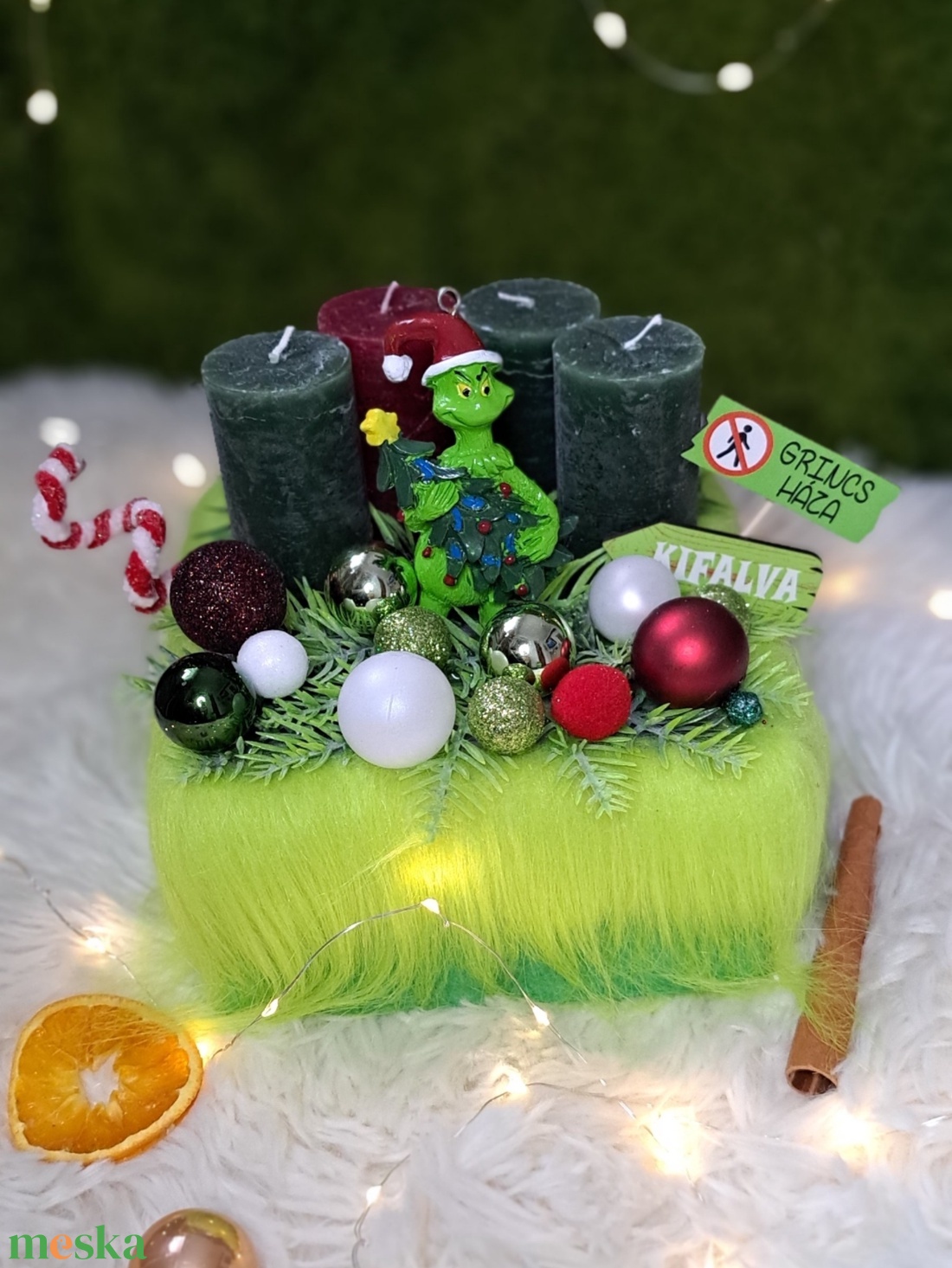 Grincses gyertyás asztaldísz szőrmés kaspóban - karácsony - adventi díszek - adventi asztaldísz - Meska.hu