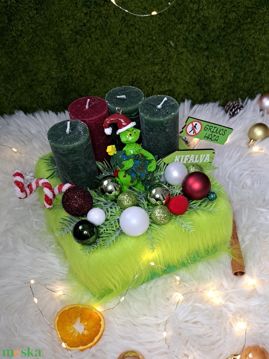 Grincses gyertyás asztaldísz szőrmés kaspóban - karácsony - adventi díszek - adventi asztaldísz - Meska.hu