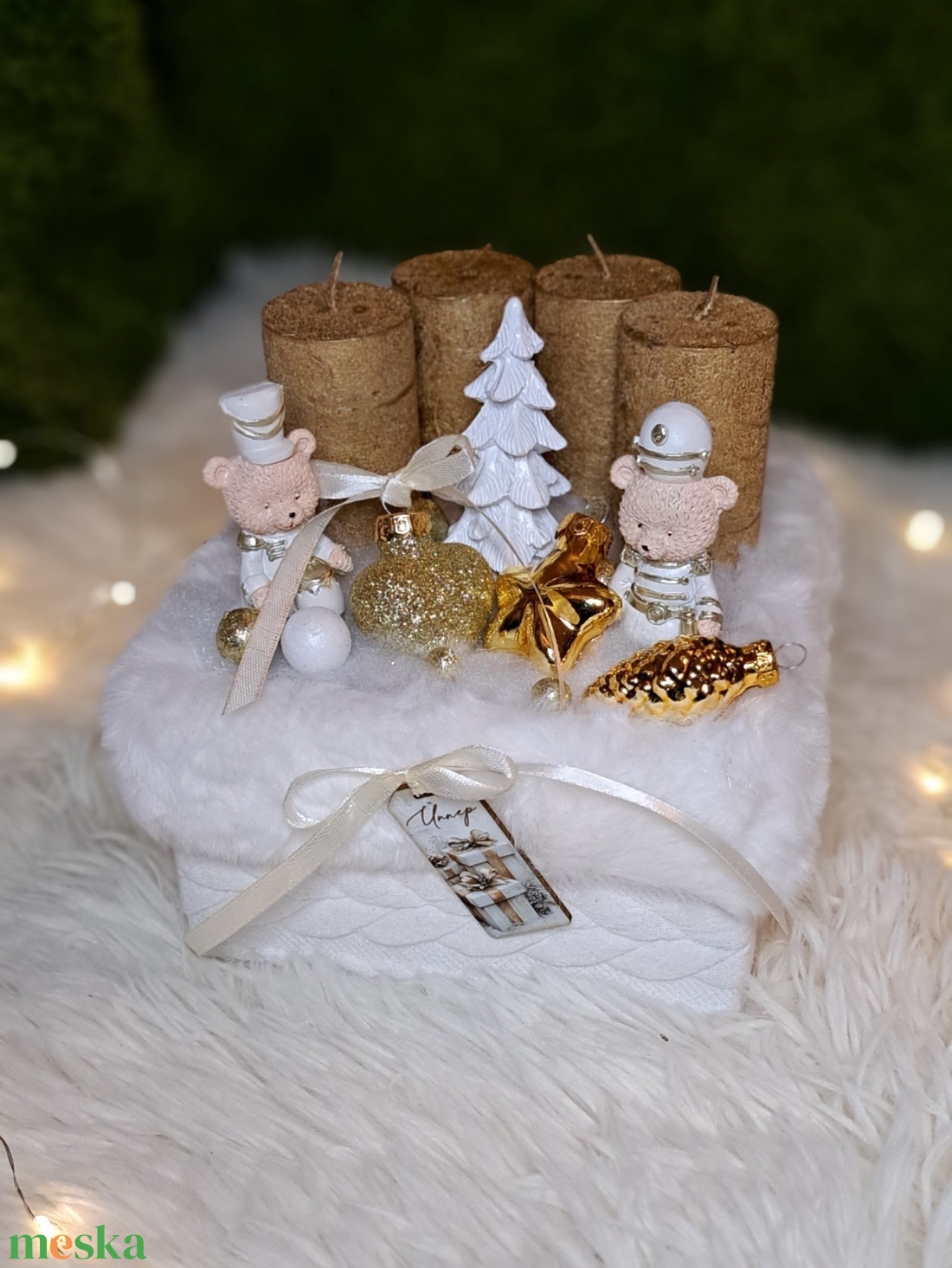 Adventi gyertyás asztaldísz maci diótörővel, arany-fehér színekben - karácsony - adventi díszek - adventi asztaldísz - Meska.hu