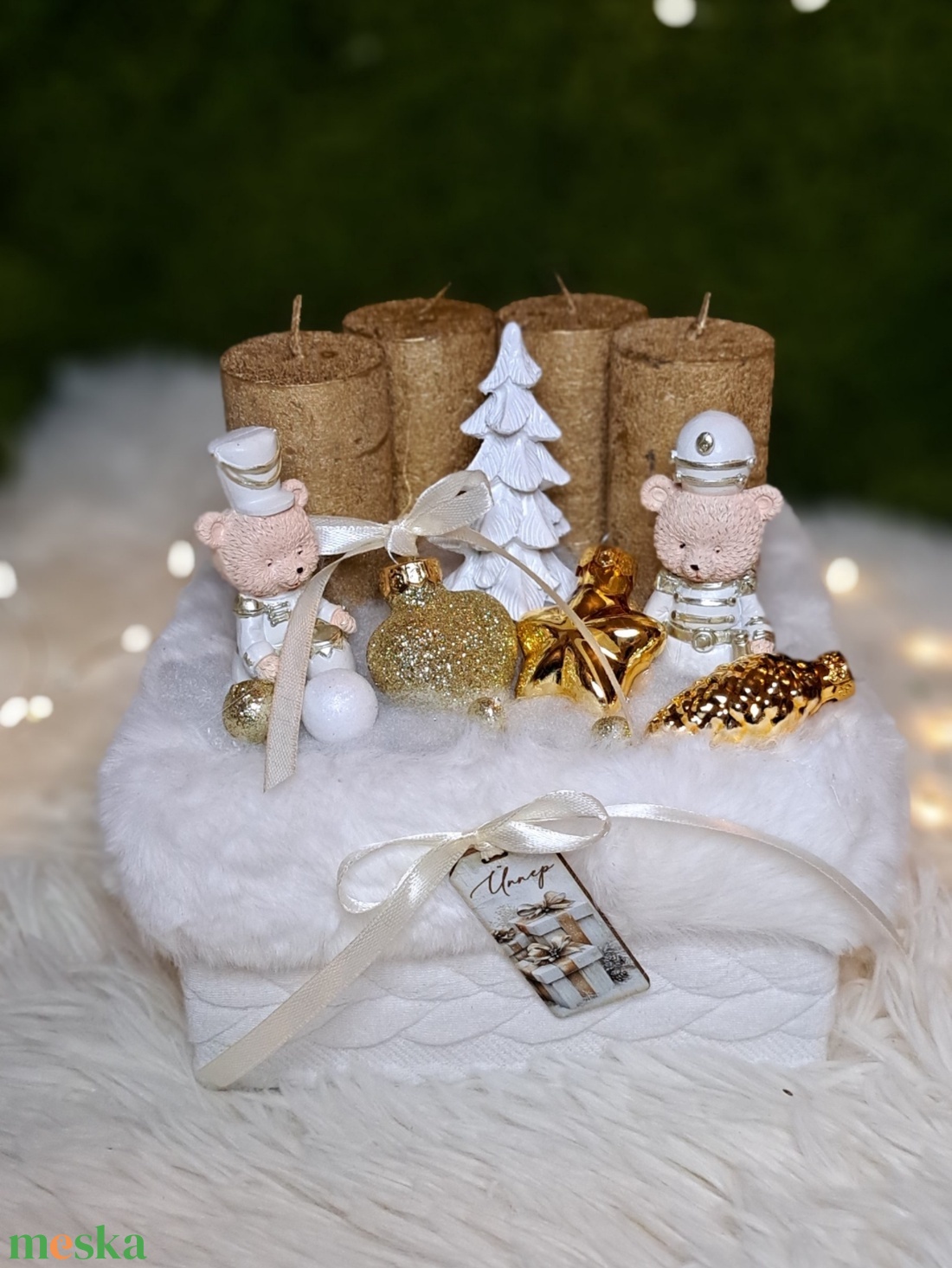 Adventi gyertyás asztaldísz maci diótörővel, arany-fehér színekben - karácsony - adventi díszek - adventi asztaldísz - Meska.hu