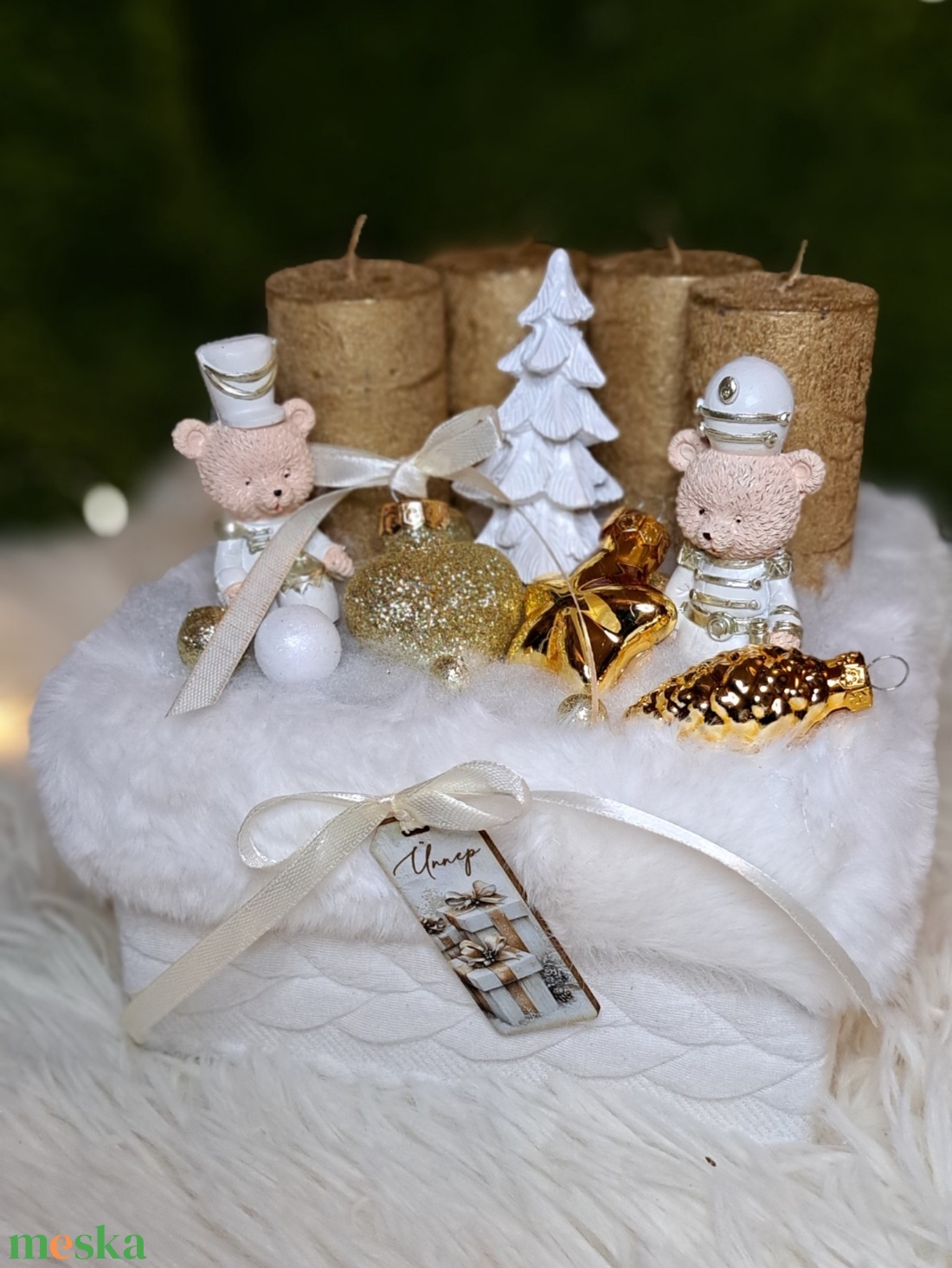 Adventi gyertyás asztaldísz maci diótörővel, arany-fehér színekben - karácsony - adventi díszek - adventi asztaldísz - Meska.hu