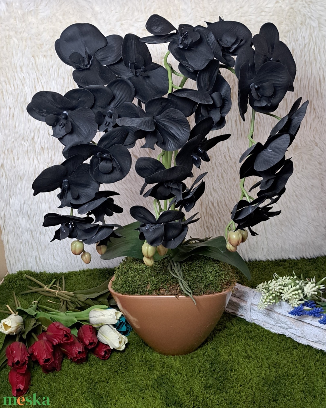 Élethű fekete orchidea asztaldísz rosegold kaspóban - otthon & életmód - virágdekoráció - virágdíszek - virágdísz kaspóban - Meska.hu