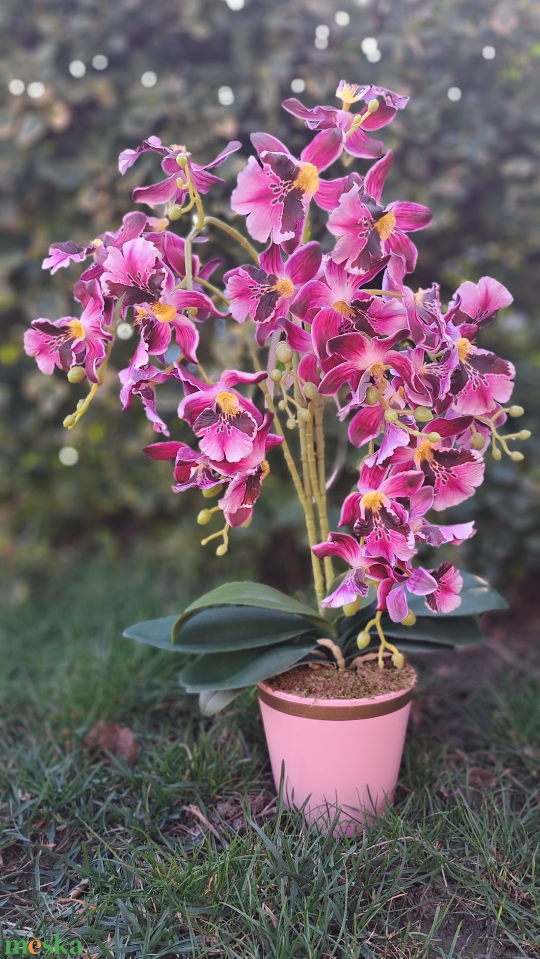 Élethű orchidea asztaldísz pink-arany kaspóban - otthon & életmód - virágdekoráció - virágdíszek - virágdísz kaspóban - Meska.hu