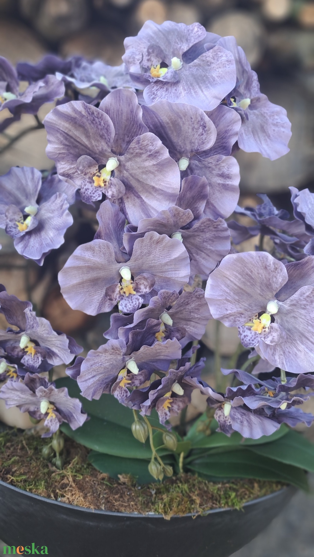 Élethű lila orchidea fekete csónakkaspóban - otthon & életmód - virágdekoráció - virágdíszek - virágdísz kaspóban - Meska.hu