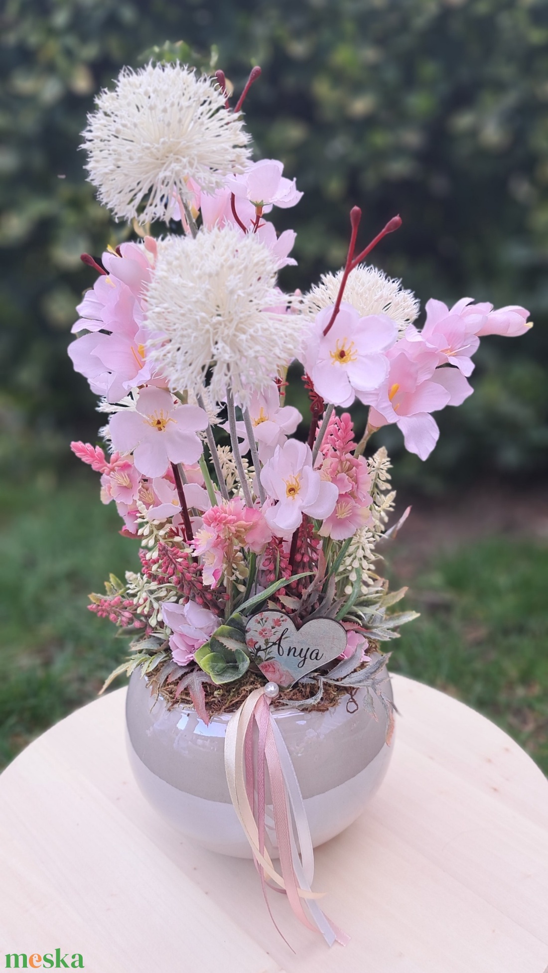 Virágos asztaldísz magasfényű keramia kaspóban - otthon & életmód - dekoráció - asztal és polc dekoráció - asztaldísz - Meska.hu