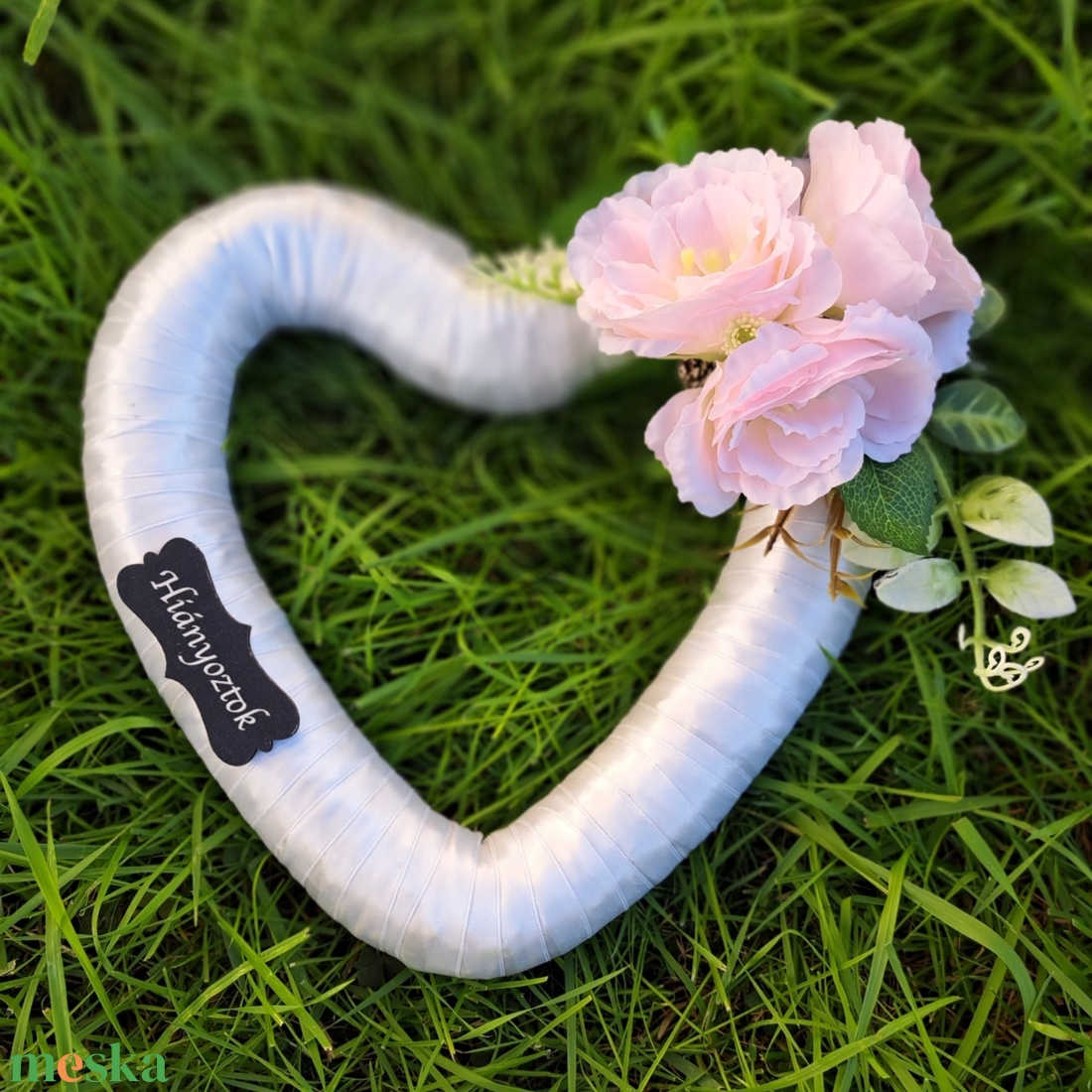 Szív alakú koszorú díszítéssel - otthon & életmód - vallás - temetkezési tárgy - sírkoszorú, kegyeleti koszorú - Meska.hu