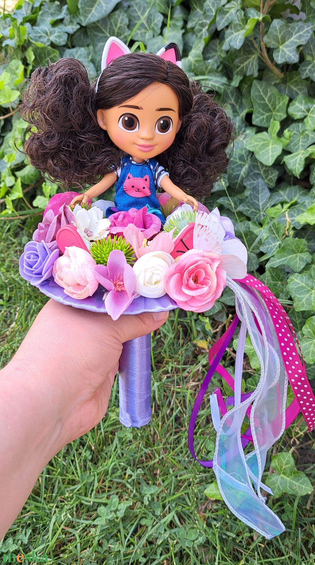 Gabi babaháza ballagási csokor kivehető babával - otthon & életmód - virágdekoráció - virágok - virágcsokor - Meska.hu