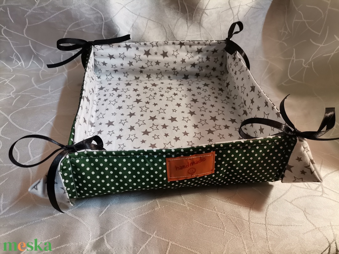 Zöld-fehér szaloncukor tartó textil kosárka - karácsony - karácsonyi lakásdekoráció - karácsonyi lakásdíszek - Meska.hu Zöld-fehér szaloncukor tartó textil kosárka - karácsony - karácsonyi lakásdekoráció - karácsonyi lakásdíszek - Meska.hu