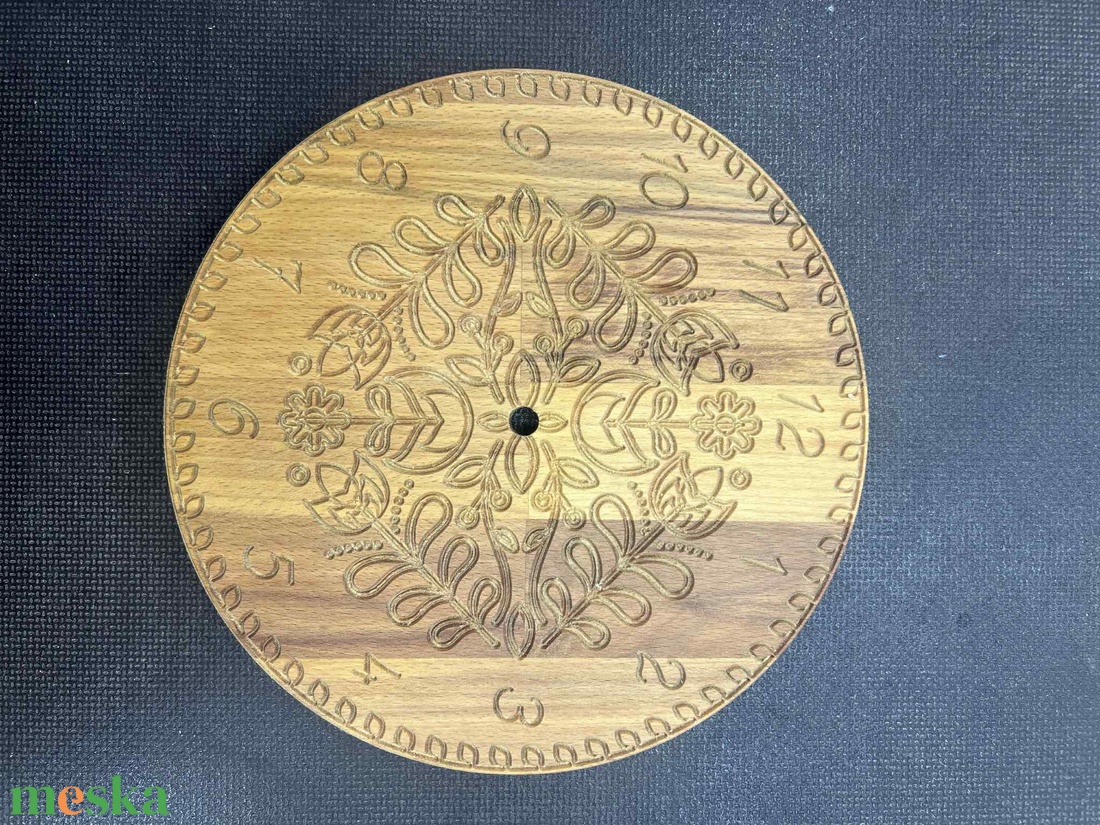 Egyedi keményfa falióra 23,5cm - otthon & életmód - dekoráció - fali és függő dekoráció - falióra & óra - Meska.hu Egyedi keményfa falióra 23,5cm - otthon & életmód - dekoráció - fali és függő dekoráció - falióra & óra - Meska.hu