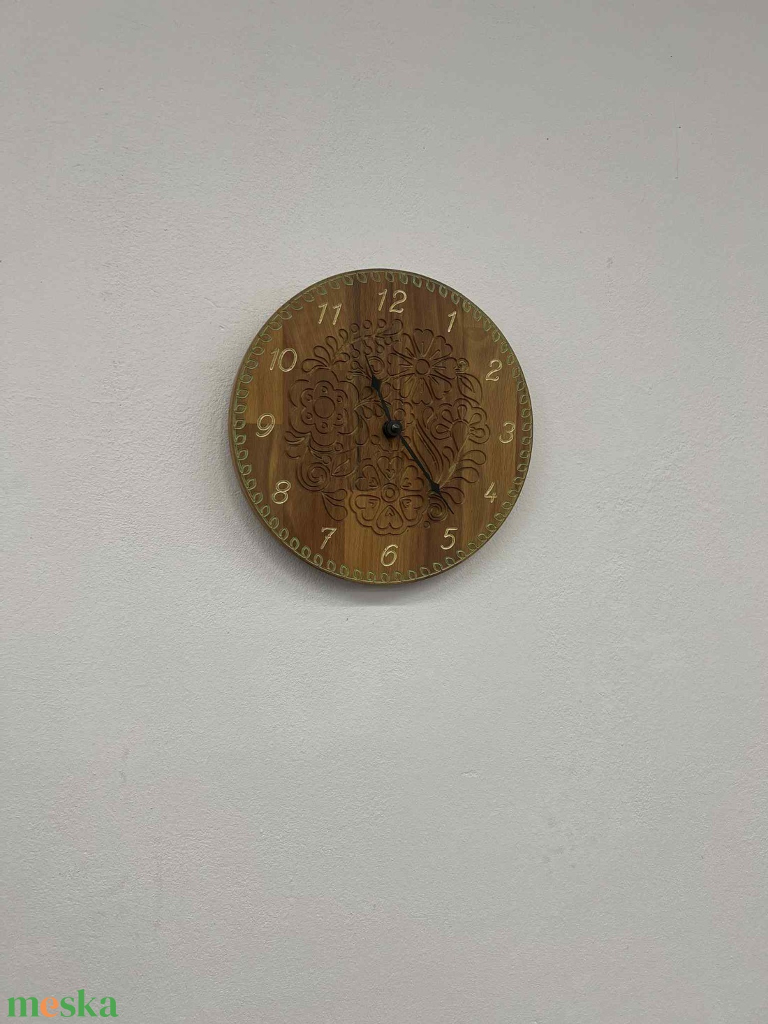 Egyedi keményfa falióra 23,5cm - otthon & életmód - dekoráció - fali és függő dekoráció - falióra & óra - Meska.hu Egyedi keményfa falióra 23,5cm - otthon & életmód - dekoráció - fali és függő dekoráció - falióra & óra - Meska.hu
