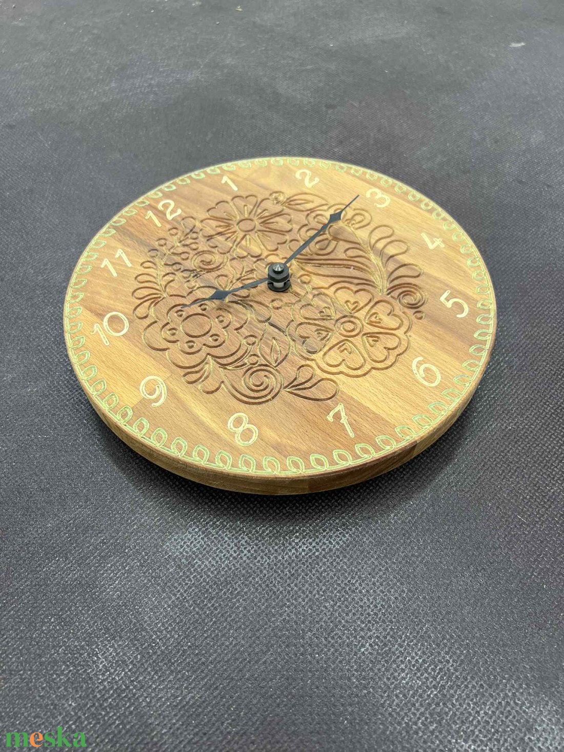 Egyedi keményfa falióra 23,5cm - otthon & életmód - dekoráció - fali és függő dekoráció - falióra & óra - Meska.hu Egyedi keményfa falióra 23,5cm - otthon & életmód - dekoráció - fali és függő dekoráció - falióra & óra - Meska.hu