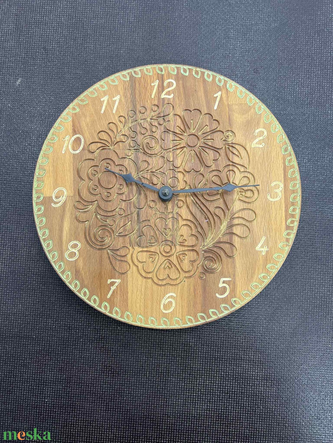Egyedi keményfa falióra 23,5cm - otthon & életmód - dekoráció - fali és függő dekoráció - falióra & óra - Meska.hu Egyedi keményfa falióra 23,5cm - otthon & életmód - dekoráció - fali és függő dekoráció - falióra & óra - Meska.hu