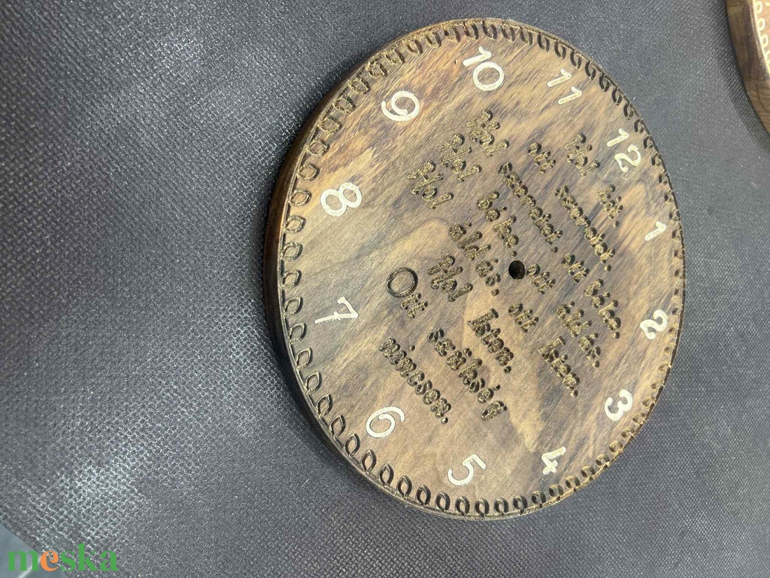 Egyedi keményfa falióra 23,5cm - otthon & életmód - dekoráció - fali és függő dekoráció - falióra & óra - Meska.hu Egyedi keményfa falióra 23,5cm - otthon & életmód - dekoráció - fali és függő dekoráció - falióra & óra - Meska.hu