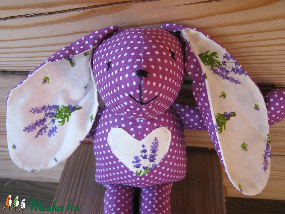 Bíborlila pöttyös nyuszi  szivecskével-szivárványsorozat -  - Meska.hu