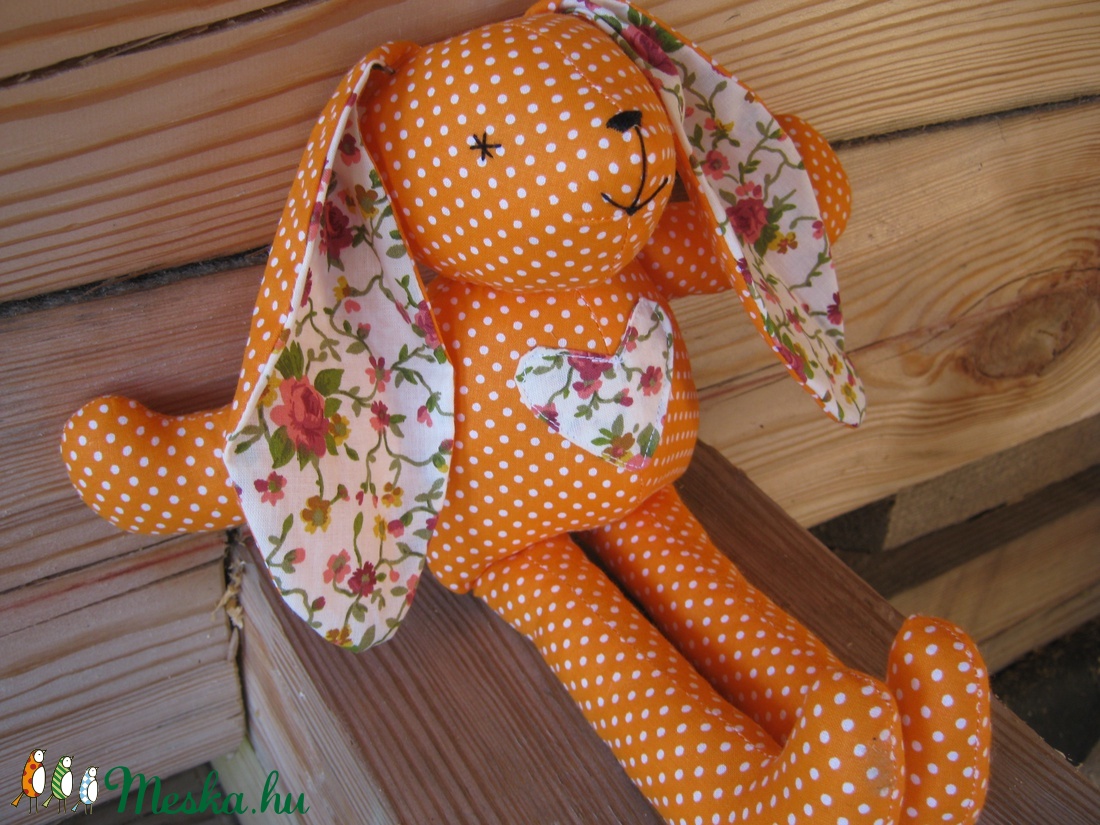 Narancssárga pöttyös nyuszi  szivecskével-szivárványsorozat -  - Meska.hu
