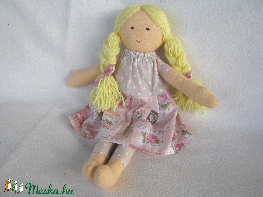 Szőke baba rózsaszín rózsás ruhában -  - Meska.hu