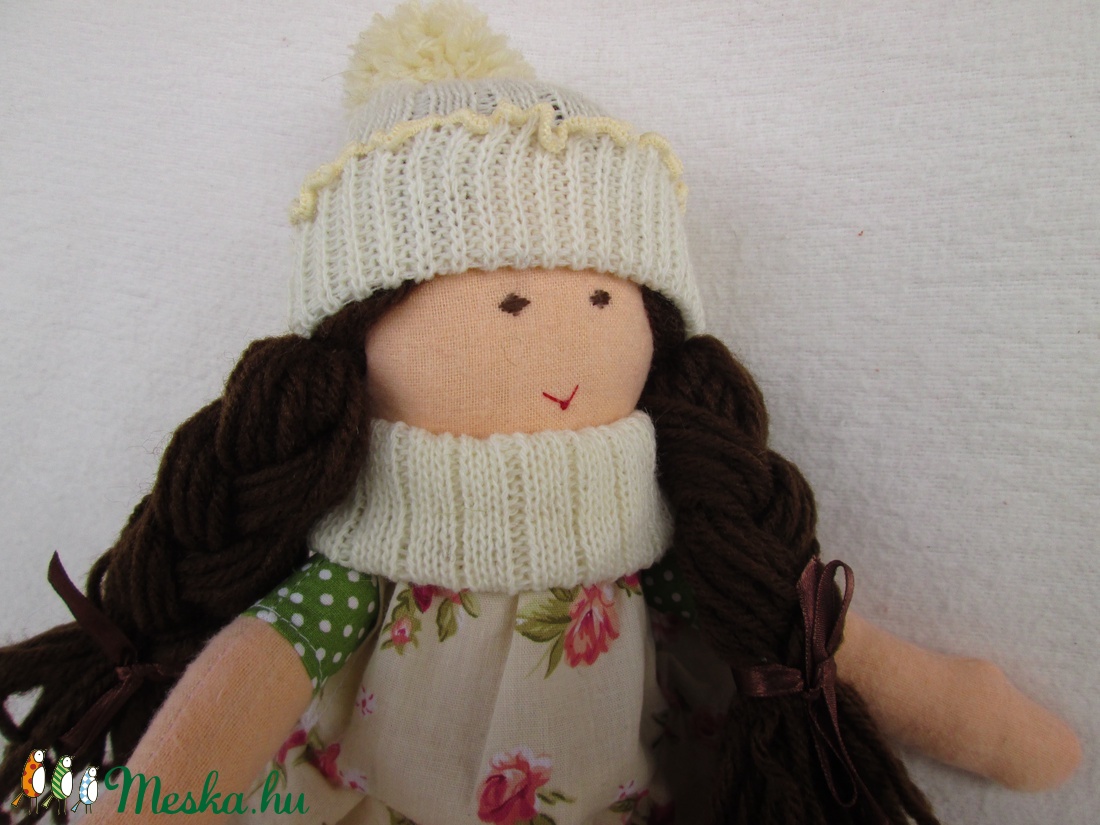 Barna baba rózsás ruhában -  - Meska.hu