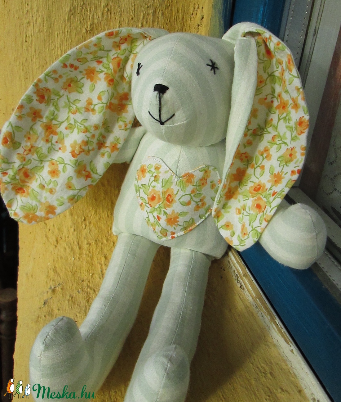  Csíkos-virágos nyuszi  szivecskével -  - Meska.hu