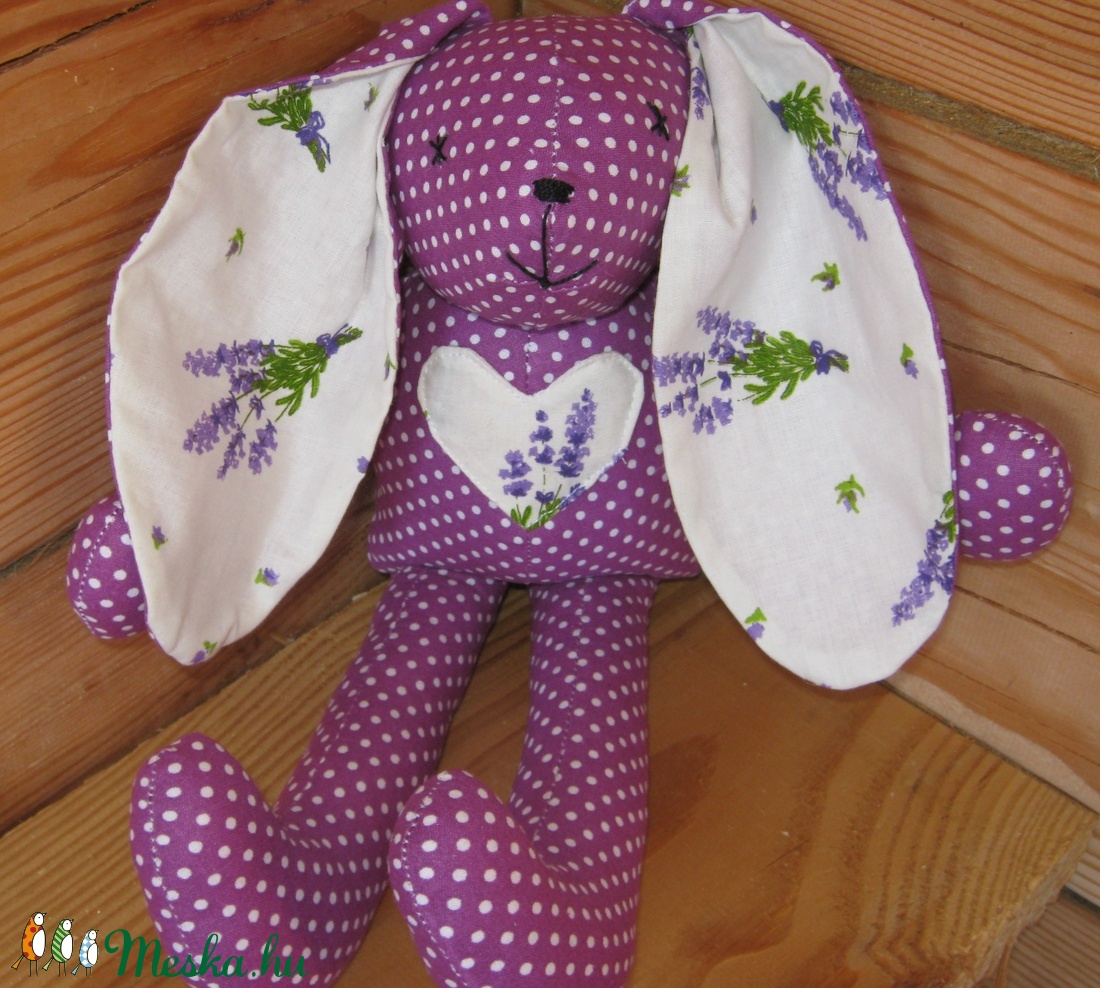 Bíborlila pöttyös nyuszi  szivecskével-szivárványsorozat -  - Meska.hu