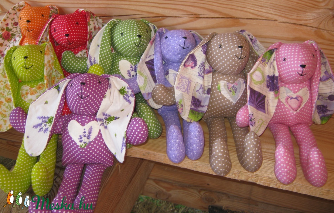 Bíborlila pöttyös nyuszi  szivecskével-szivárványsorozat -  - Meska.hu