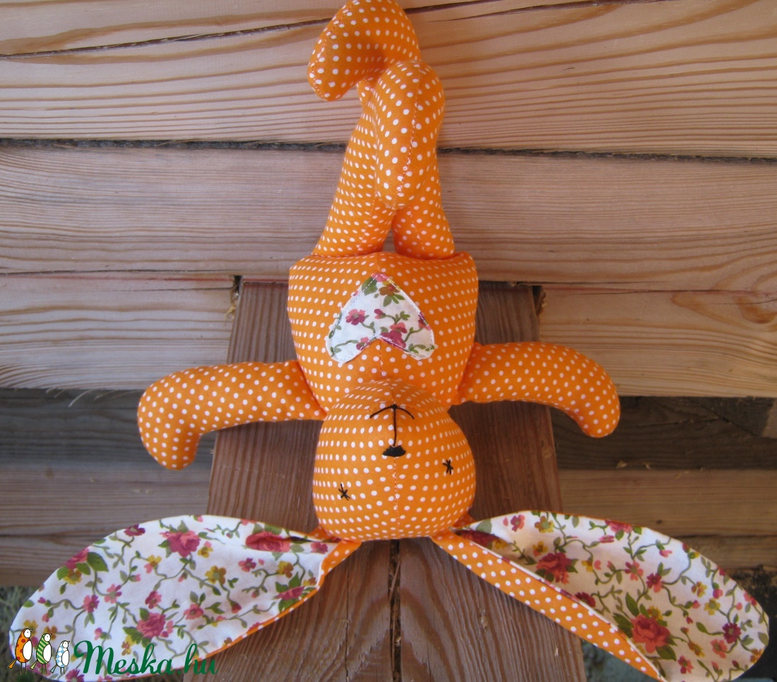 Narancssárga pöttyös nyuszi  szivecskével-szivárványsorozat -  - Meska.hu
